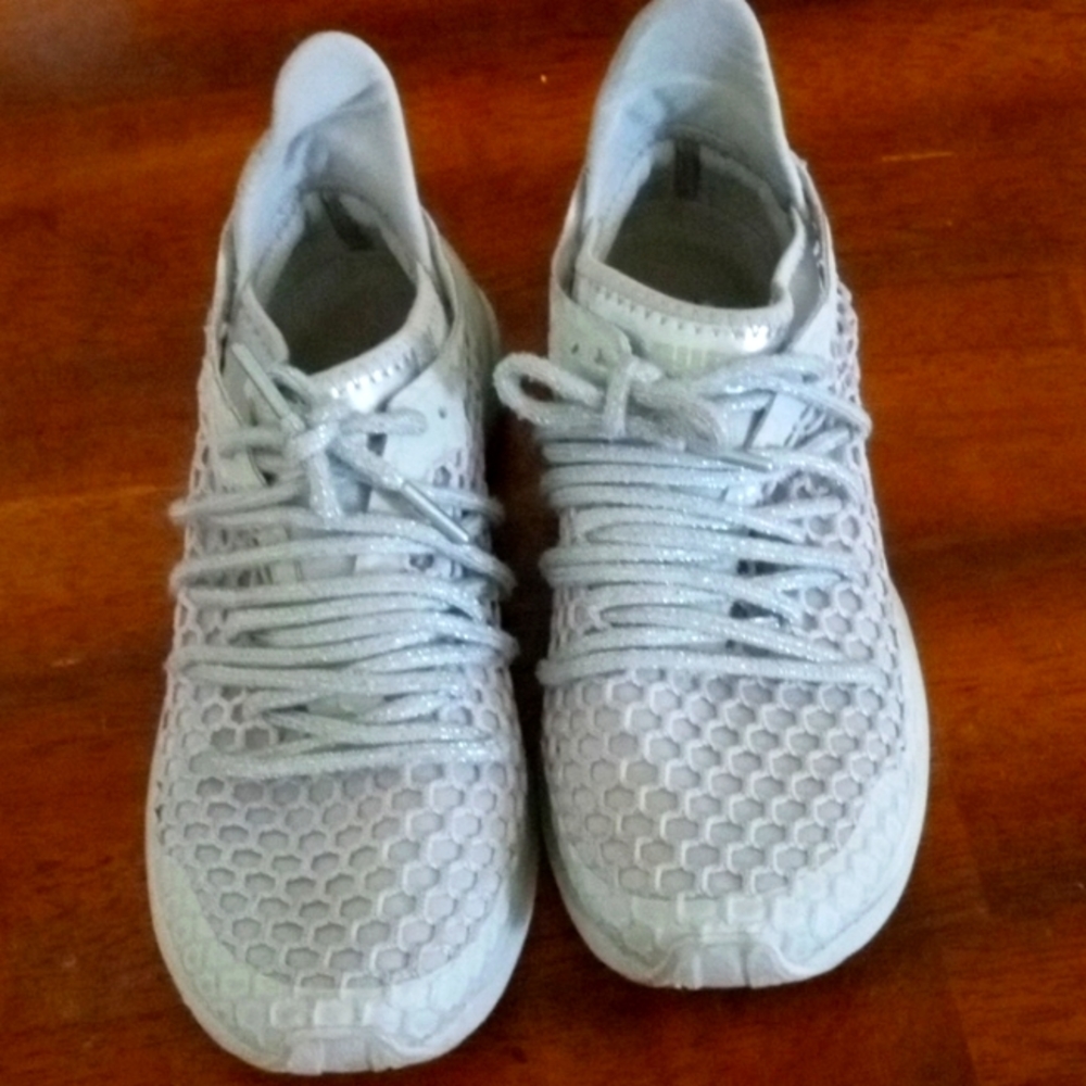 Woman's Silver Puma's Size 6.5